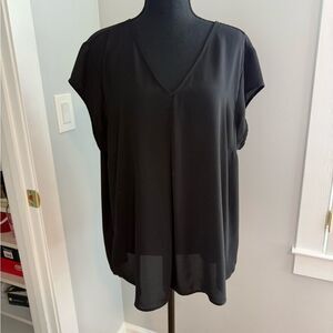 Torrid: Women's Black V-Neck Top